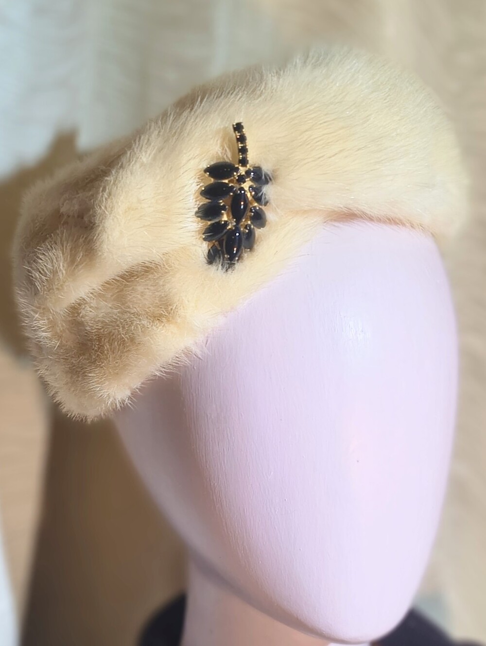Mink Hat Ivory, Black & Gold Pin, Cocktails, Winter Sports, After Ski, Excellent